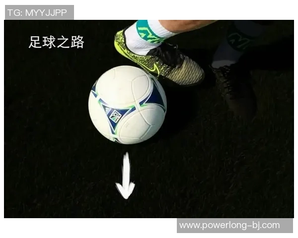 足球明星如何在比赛中巧妙摔倒过人技巧解析与精彩瞬间回顾 足球明星如何在比赛中巧妙摔倒过人技巧解析与精彩瞬间回顾