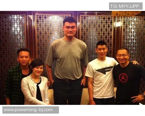 当红明星与足球巨星同框瞬间见证跨界友谊与热爱之美